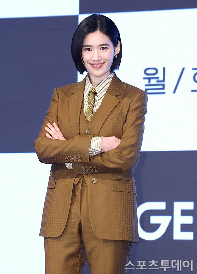 '아너' 정은채 이나영, 친해졌어도 오랜만에 보면 또 낯가려 [ST현장]