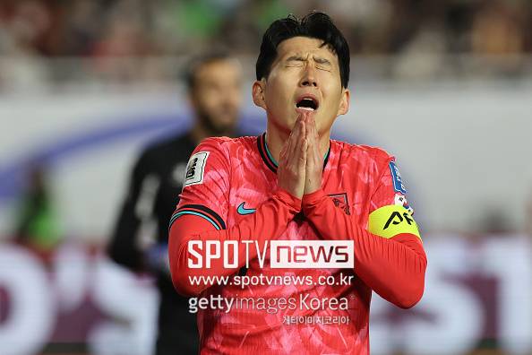 “손흥민은 위선자” 망언의 주인공 또 사고쳤다→“일본 축구 끝났다”더니 결승 0-4 대참사...中 팬들 ‘이제 그만’ 폭발
