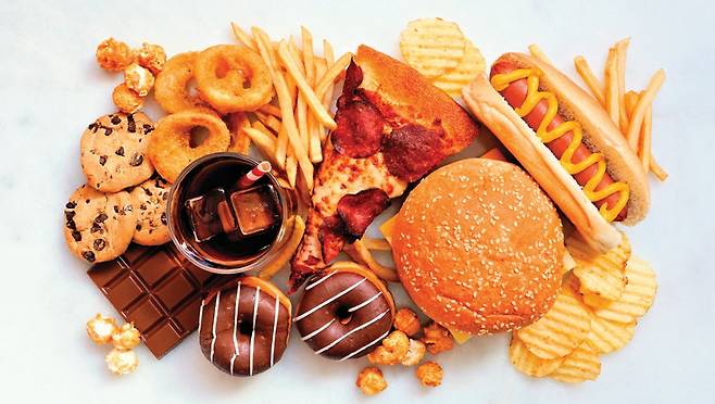 초가공식품과 당 중심 식단은 비만, 당뇨, 심혈관질환 등을 유발할 수 있다.&nbsp;GETTYIMAGES