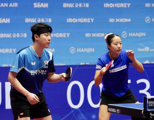 탁구 종합선수권 혼합복식 우승을 합작한 임종훈(왼쪽)과 신유빈 [촬영 이동칠]