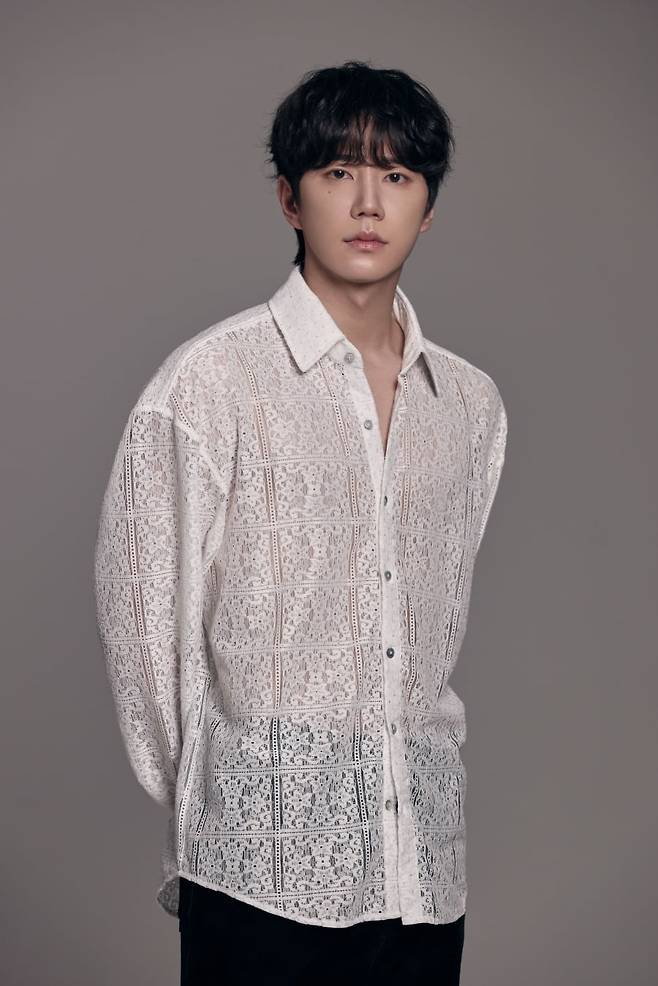 [공식] 아이유 이어 송강 만난 천운의 20대 남배우, 입대 앞두고 피아니스트 변신 ('포핸즈')