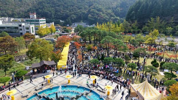 김천김밥축제장이 관광객들로 붐비고 있는 모습. 사진=김천시 제공
