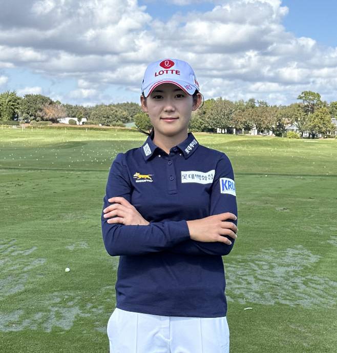 황유민이 25일(현지시간) LPGA 투어 2026시즌 개막전 힐튼 그랜드 베이케이션스 토너먼트 오브 챔피언스가 열리는 미국 플로리다주 올랜도의 레이크 노나 골프 앤드 컨트리클럽 내 드라이빙 레인지에서 파이팅을 다짐하고 있다.(사진=와우매니지먼트그룹 제공))