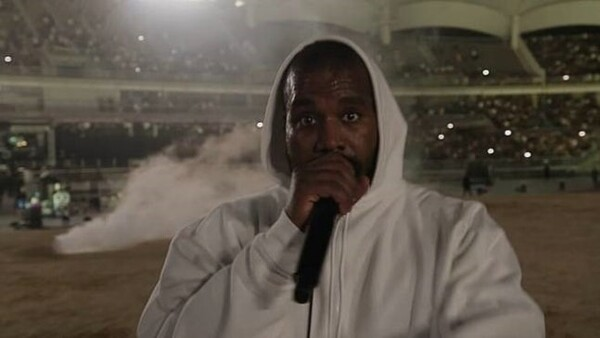 나치 문양을 옹호하고 히틀러를 지지한다는 등 극단적 발언을 했던 칸예가 최근 양극성 장애 1형을 앓는다고 고백하면서 자신의 실수에 대해 사과했다. 사진=유튜브 채널 'Kanye West'