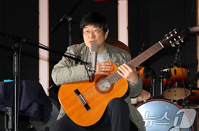 '10년만의 신보' 김창완밴드 '세븐티', 지금의 시간 소중함 알리고파