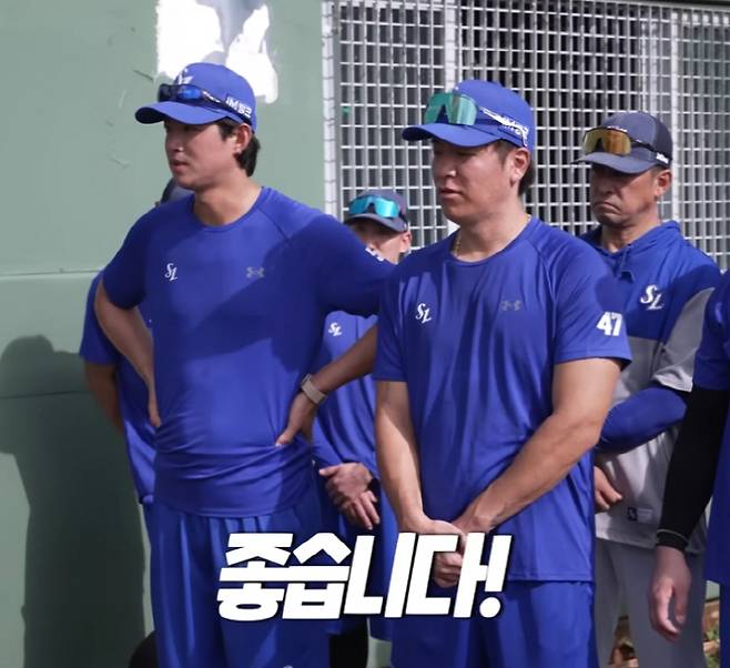 "우승후보 세간 평가를 어떻게 생각하느냐"고 묻는 박진만 감독(사진 위)에게 답하는 구자욱과 강민호.