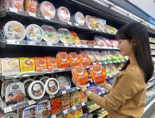 GS리테일의 편의점 GS25가 오는 30일 '마녀스프' 시리즈 세 번째 라인업 '마녀스프 파스타'를 출시했다. /GS25