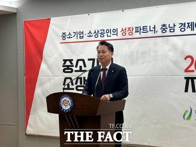 조소행 충남신용보증재단 이사장이 27일 충남도청에서 열린 기자 브리핑을 통해 2026년 중소기업·소상공인 종합지원 방안을 발표하고 있다. /노경완 기자