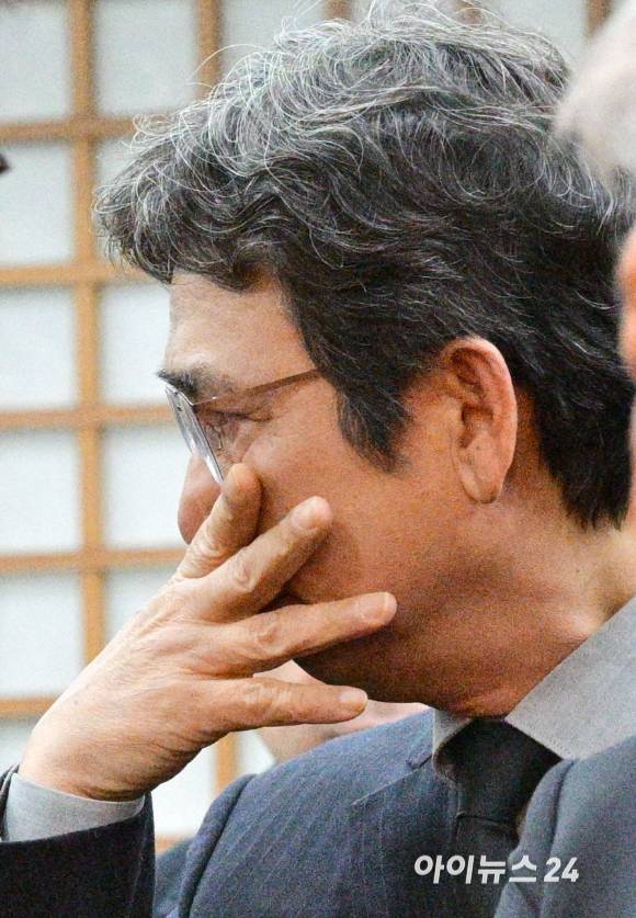 이해찬의 보좌관을 지냈던 유시민 전 노무현재단 이사장이 27일 오전 서울 종로구 서울대학교병원 장례식장에 故 이해찬 전 국무총리의 빈소에서 조문하고 있다. [사진=곽영래 기자]