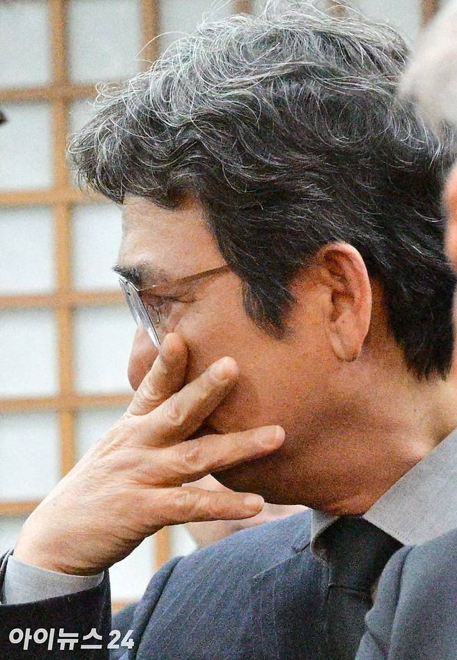 故 이해찬 전 국무총리의 보좌관을 지냈던 유시민 전 노무현재단 이사장이 27일 오전 서울 종로구 서울대학교병원 장례식장에 故 이해찬 전 국무총리의 빈소에서 조문하고 있다. [사진=곽영래 기자]