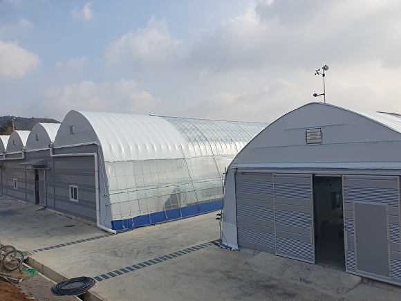 전남 강진군에 위치한 영농 스마트팜 하우스 전경. [사진=강진군]