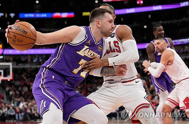 ‘루카 매직’ 돈치치, 46점 대폭발…르브론·하치무라 활약 더해진 LAL, 시카고 제압하고 2연승
