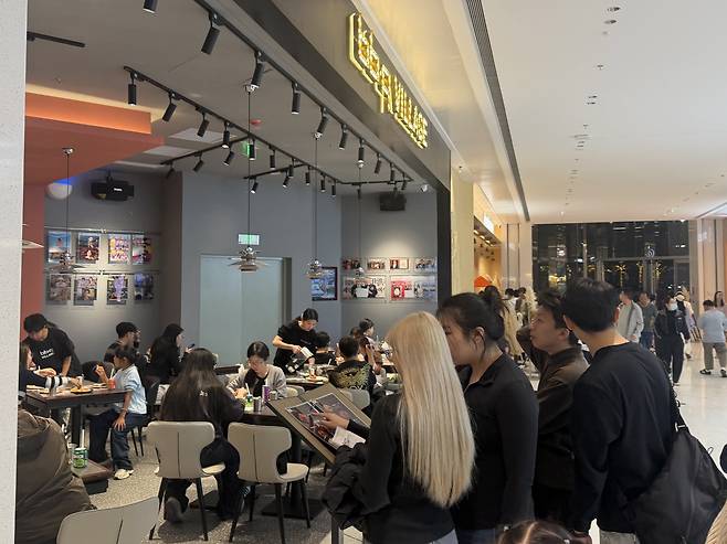 중국 광둥성 선전시 바오안구에 문 연 ‘BBQ 빌리지 선전 화이더 완샹후이점’이 손님들로 북적이고 있다.  제너시스BBQ 그룹 제공