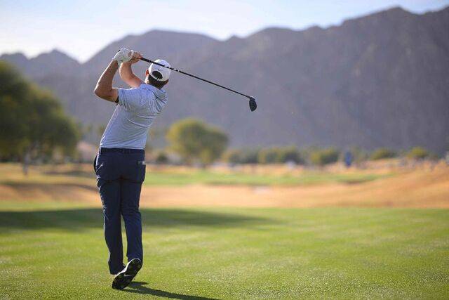 스코티 셰플러가 26일(한국시간) 캘리포니아주 라킨타의 PGA 웨스트 스타디움 코스에서 열린 2026시즌 PGA투어 아메리칸 익스프레스 최종 라운드에서 15번 홀 티샷을 하고 있다. AFP연합뉴스