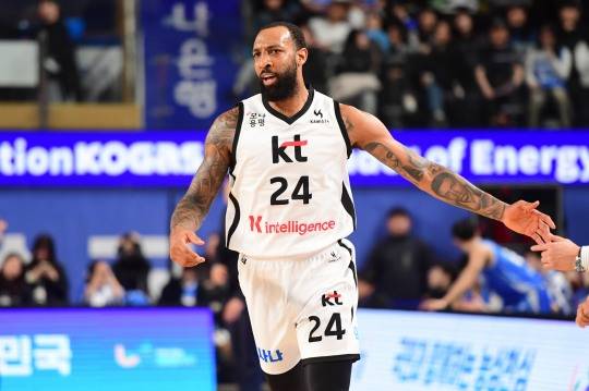 7점 차 뒤집은 윌리엄스 '원맨쇼'...kt, 한국가스공사에 1점 차 승리