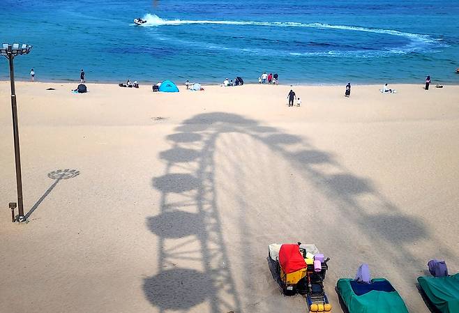 해질녘 속초아이에서 내려다본 속초해수욕장 [함영훈 기자]