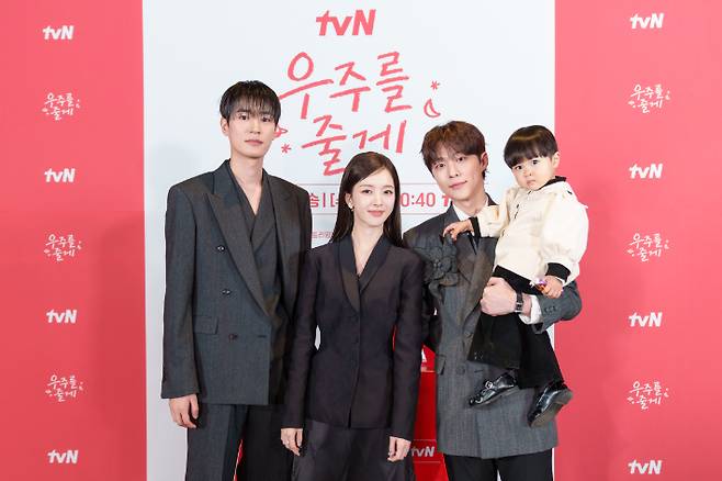 tvN 새 수목드라마 '우주를 줄게'의 배우 박서함, 노정의, 배인혁, 박유호. tvN 제공