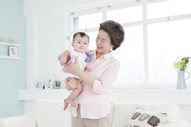 손주를 돌보는 조부모는 그렇지 않은 경우보다 기억력과 언어 능력이 더 높은 것으로 나타났다. 클립아트코리아