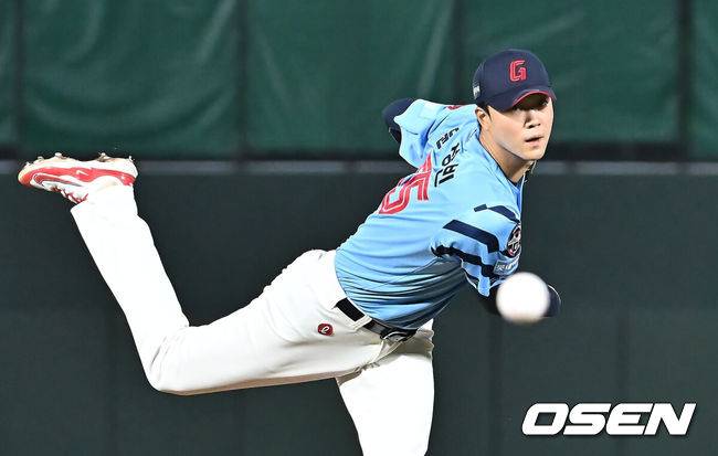 [OSEN=부산, 이석우 기자] 롯데 자이언츠 윤성빈 020 2025.08.06 / foto0307@osen.co.kr