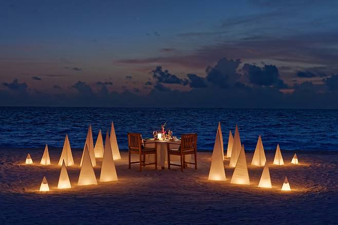 팜투어를 통해 허니문 예약 시 프라이빗 다이닝 패키지 20% 할인 혜택을 제공한다. 사진제공|팜투어