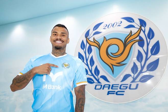 ▲ 대구FC가 브라질 공격수 세라핌 영입으로 마지막 공격 퍼즐 완성했다. 수원삼성 팀내 최다 득점 공격수 세라핌 영입해 세징야, 에드가와 최강 브라질 라인을 완성했다.