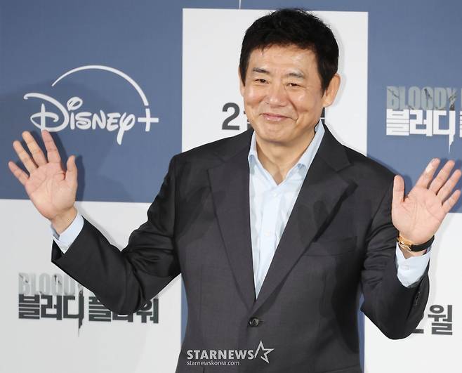 '블러디 플라워' 변호사 役 성동일 요즘 팔자에도 없는 고학력자 역할..10kg 감량했다