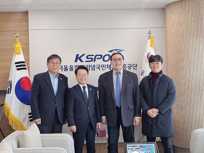 육동한 춘천시장, 하형주 국민체육진흥공단 이사장 방문 [춘천시 제공.재판매 및 DB 금지]