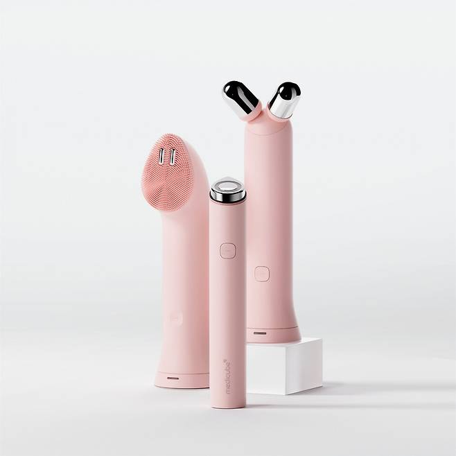 에이지알(AGE-R) 결합형 디바이스 제품군./에이피알 제공.