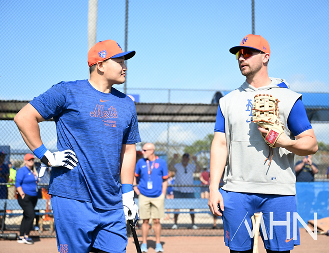 (뉴욕 메츠 시절의 피트 알론소(오른쪽)