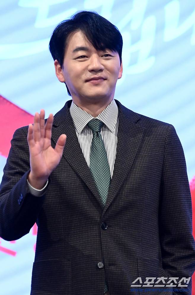 28일 더 세인트 웨딩에서 열린 KBS 2TV 새 주말드라마 '사랑을 처방해 드립니다'의 제작발표회. 김승수가 포즈를 취하고 있다. 허상욱 기자wook@sportschosun.com/2026.01.28/