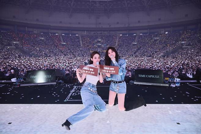 다비치 콘서트 명함 속 숫자, 실제 전화번호였다…일반인 피해 발생