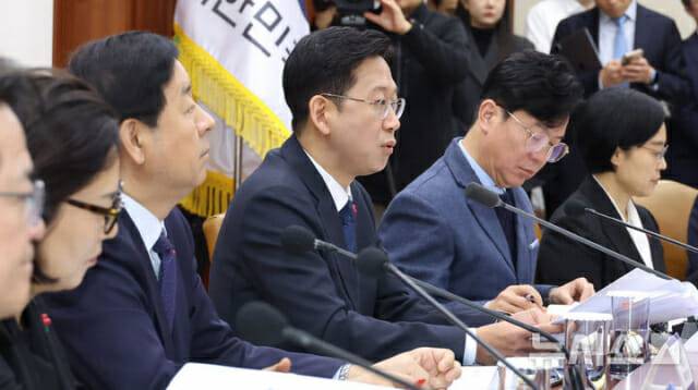 배경훈 부총리 겸 과학기술정보통신부 장관이 28일 오전 서울 종로구 정부서울청사에서 열린 과학기술관계장관회의에서 발언하고 있다.