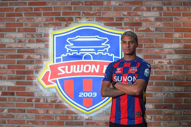[오피셜] 수원FC, '플루미넨시 출신' 브라질 센터백 델란 영입…승격 위해 열심히 뛸 것