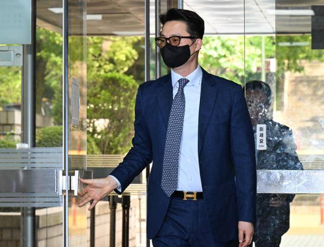 윤영호 전 세계평화통일가정연합 세계본부장이 영장실질심사를 받기 위해 지난해 7월 30일 서울중앙지법에 출석하고 있다. 왕태석 선임기자