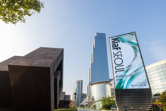 An advertisement for the 2025 Kiaf Seoul held at Coex in Gangnam District, southern Seoul, is on display in front of the venue. [GALLERIES ASSOCIATION OF KOREA][GALLERIES ASSOCIATION OF KOREA]