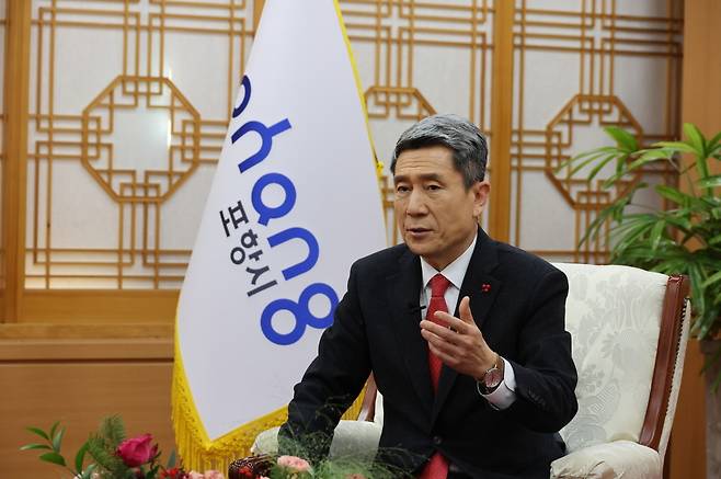 이강덕 경북 포항시장은 지난 27일 헤럴드경제와 인터뷰를 통해 “현재 경북은 위기”라며 “이를 기회의 시간으로 바꿔 산업·도시·도민이 함께 도약하는 포항·경북을 만들겠다”고 말했다.[포항시 제공]