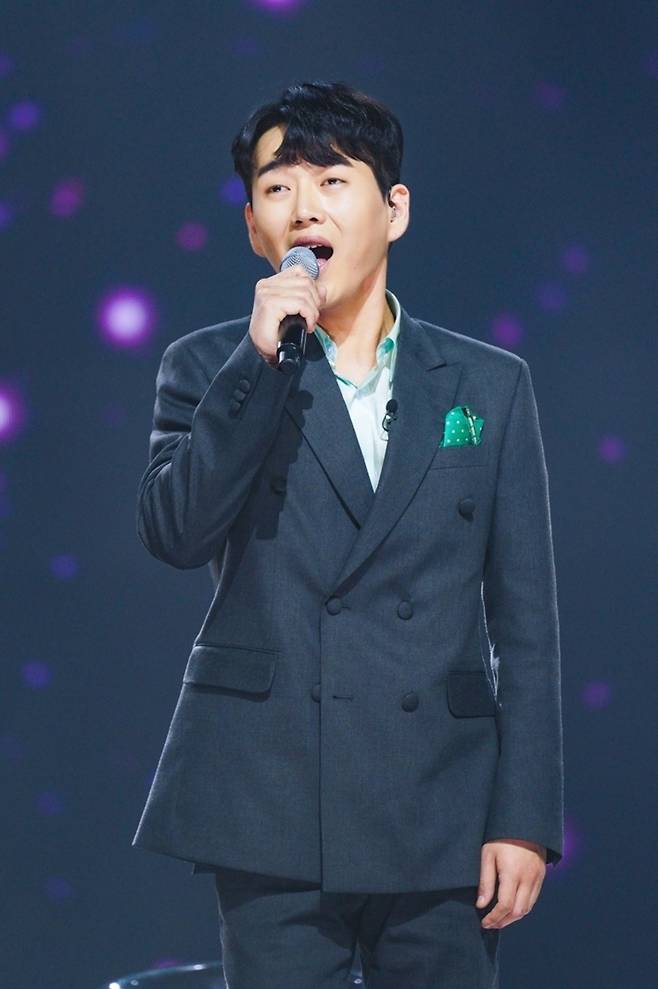 황영웅, 3년 만에 학폭 의혹 부인…중학교 생활기록부도 공개