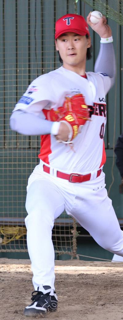 KIA 곽도규가 지난 26일 일본 아마미오시마 스프링캠프 훈련장에서 불펜 피칭을 하고 있다. KIA 타이거즈 제공