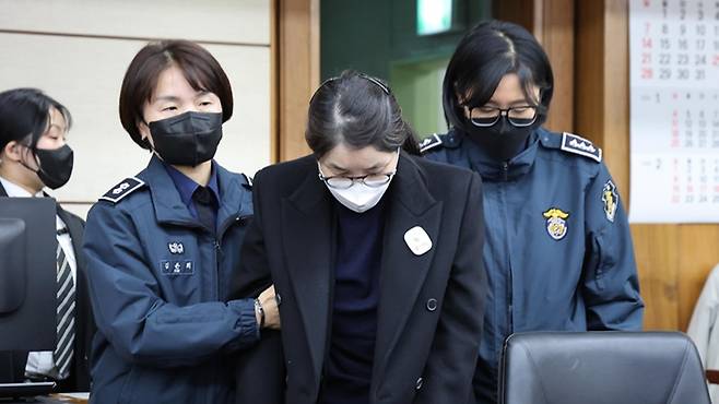 1심 재판부가 김건희씨에게 징역 1년 8개월을 선고했다.[사진｜뉴시스]