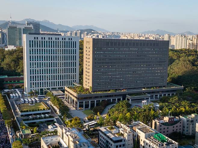 서울고등검찰청(왼쪽)과 서울중앙지방검찰청 전경. /뉴스1