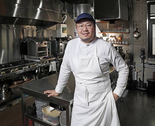 Chef Ko Hyo-il poses inside the kitchen at his French restaurant, Chez Nous Private Kitchen, in Yongsan District, central Seoul, on Jan. 16.[PARK SANG-MOON]