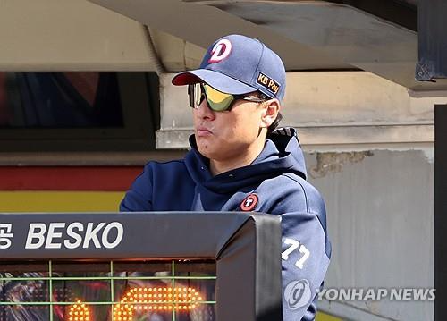 두산 베어스 감독으로 팀을 이끌던 이승엽. 사진[연합뉴스]