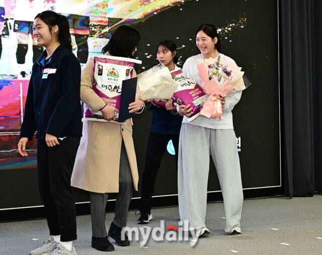 ▲ 손서연 '감독님도 힘드시죠?'