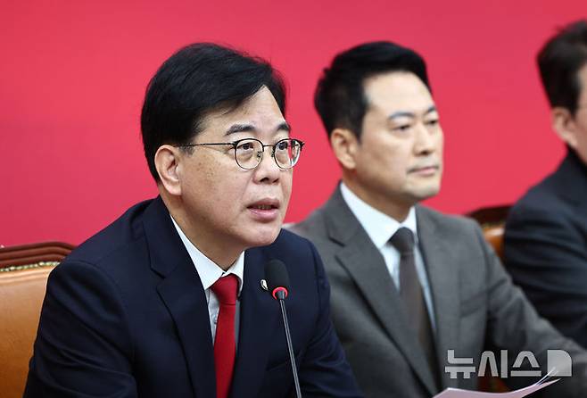 [서울=뉴시스] 김명년 기자 = 송언석 국민의힘 원내대표가 29일 오전 서울 여의도 국회에서 열린 최고위원회의에서 발언하고 있다. 2026.01.29. kmn@newsis.com