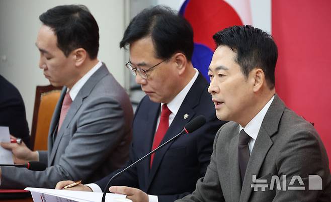 [서울=뉴시스] 조성봉 기자 = 장동혁 국민의힘 대표가 29일 오전 서울 여의도 국회에서 열린 최고위원회의에서 발언을 하고 있다. 2026.01.29. suncho21@newsis.com