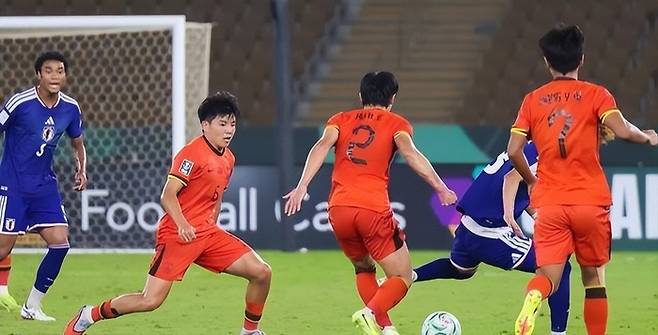 ▲ 중국은 조별리그에서 한 번도 패하지 않으며 안정적으로 다음 단계로 나아갔다. 조 2위로 토너먼트 진출을 확정했고 8강에서 우즈베키스탄을 제압했다. 이어 김상식 감독이 이끄는 베트남에 완승을 거두며 결승행 티켓을 손에 넣었다. 비록 우승은 실패했지만 준결승이라는 값진 결과에 유럽파 탄생까지 이뤄냈다. ⓒ 시나스포츠