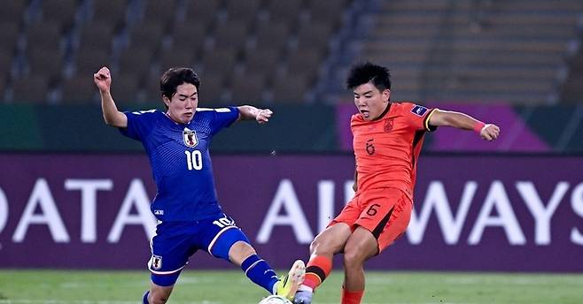 ▲ 중국은 조별리그에서 한 번도 패하지 않으며 안정적으로 다음 단계로 나아갔다. 조 2위로 토너먼트 진출을 확정했고 8강에서 우즈베키스탄을 제압했다. 이어 김상식 감독이 이끄는 베트남에 완승을 거두며 결승행 티켓을 손에 넣었다. 비록 우승은 실패했지만 준결승이라는 값진 결과에 유럽파 탄생까지 이뤄냈다. ⓒ 시나스포츠