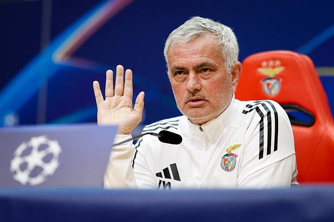 골키퍼 극장골→레알 4-2 격침, 챔스 PO 진출…무리뉴 감독 “경기장이 무너져 내릴 뻔” 흥분