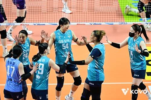 후반기 첫 경기에서 짜릿한 역전승을 따낸 GS칼텍스 [한국배구연맹 제공. 재판매 및 DB 금지]