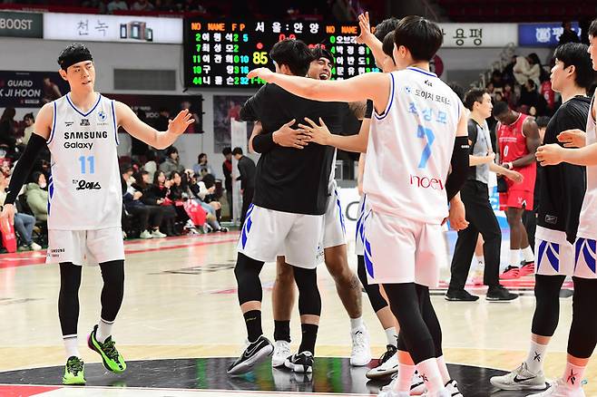 '니콜슨 32득점 폭발' 삼성, 정관장 꺾고 2연패 탈출...'천적' 재입증